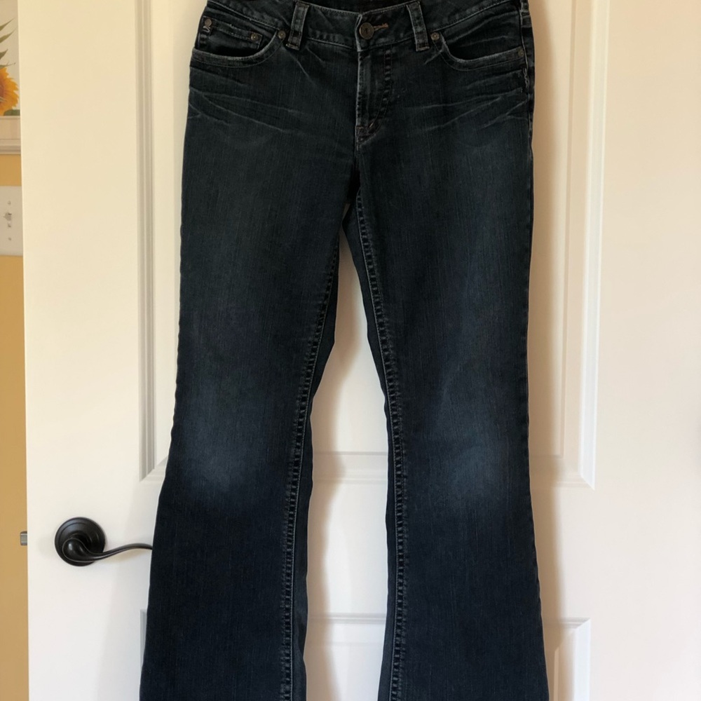 Silver Suki Women’s Boot Cut Jeans. Waist 30 Length 32. Excellent condition!!
